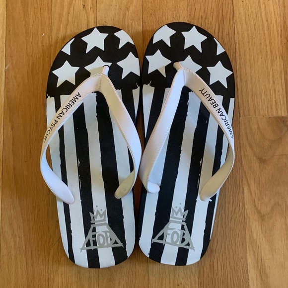 boys white flip flops